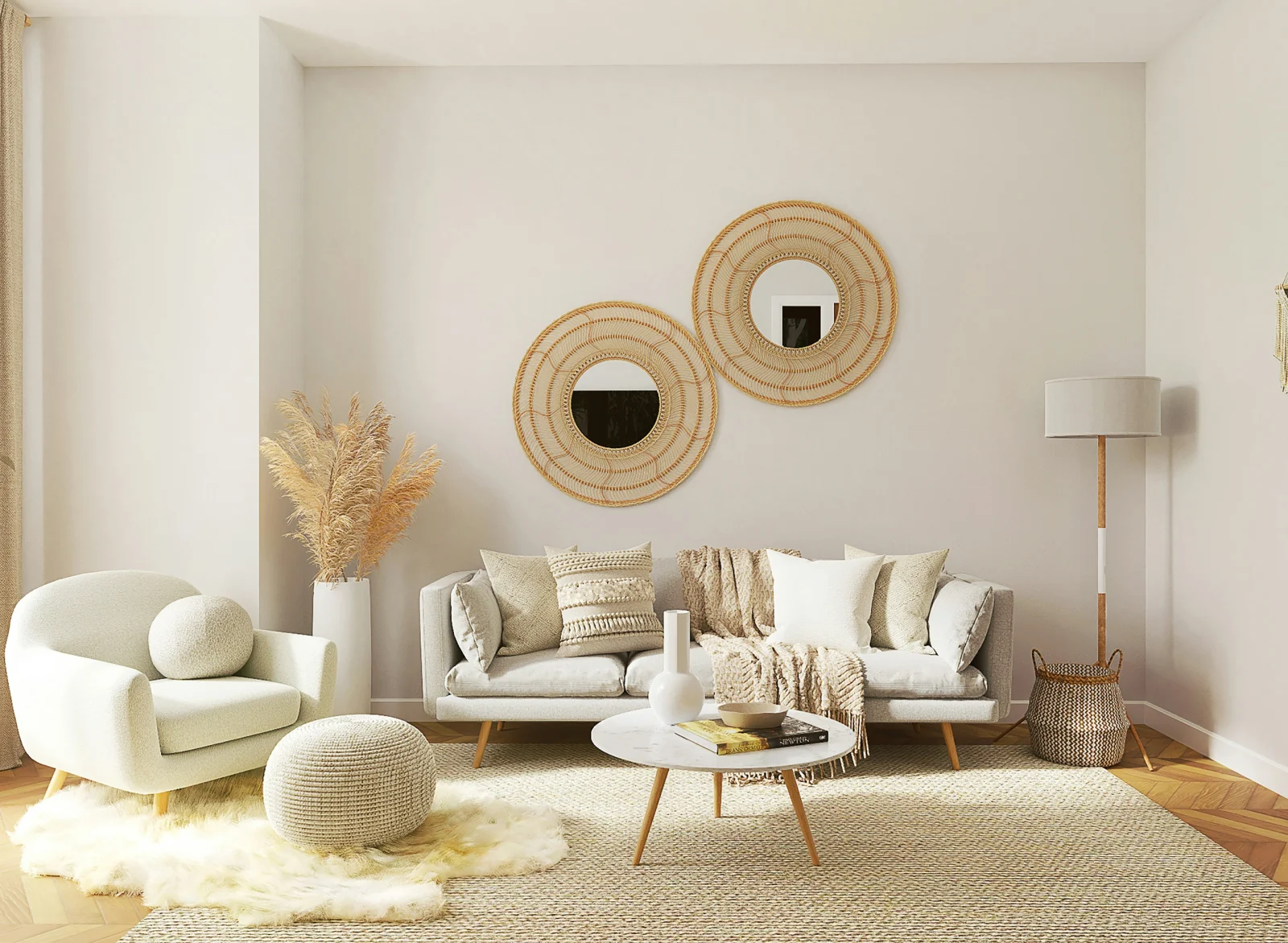 Sala de estar clara com sofá, poltrona, espelhos redondos e luminária, paredes em tom neutro